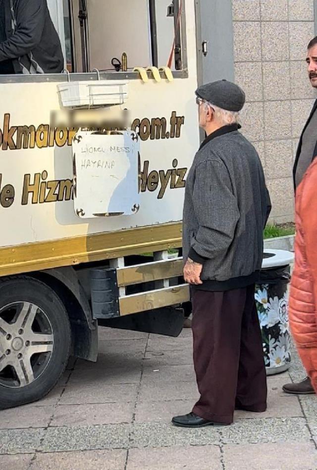 Dünya Kupası'ndaki dev final öncesi Bursa'da esnaf lokma dağıttı! Sebebi herkesi çok şaşırttı