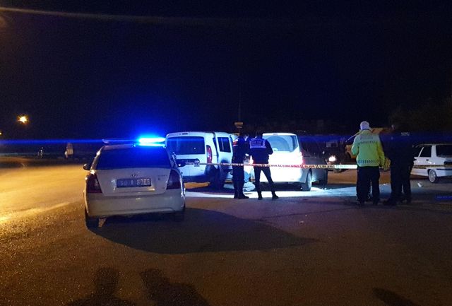 Polisin dur ihtarına ateş ederek karşılık verdiler! Çıkan çatışmada 4 şüpheliden 1'i hayatını kaybetti Polisin dur ihtarına ateş ederek karşılık verdiler! Çıkan çatışmada 4 şüpheliden 1'i hayatını kaybetti