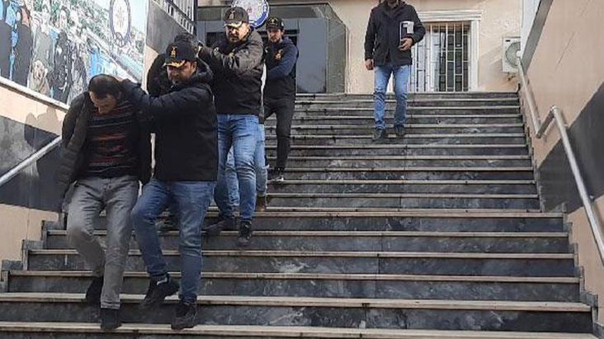 Telefondaki sesin polis olduğuna inanıp 4,5 milyon liralık altınını verdi