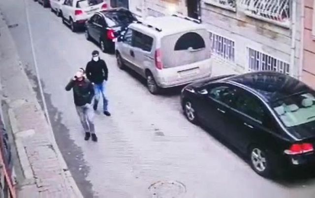 Telefondaki sesin polis olduğuna inanıp 4,5 milyon liralık altınını verdi Telefondaki sesin polis olduğuna inanıp 4,5 milyon liralık altınını verdi