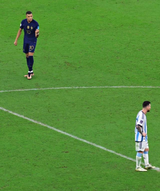 Dünya Kupası finalinde neler oluyor! Messi'nin kendisine yaptığı harekete Mbappe böyle yanıt verdi