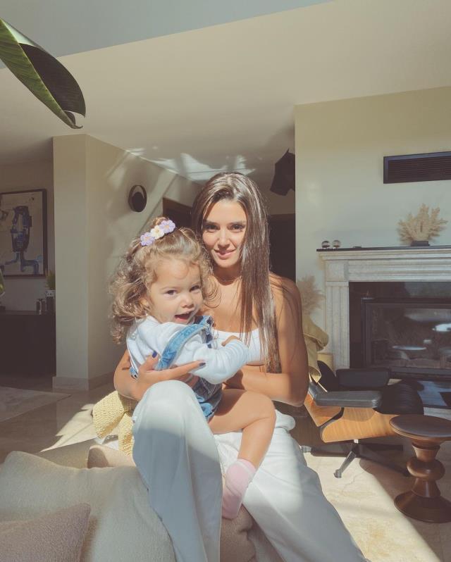 Hande Erçel'den kanser tedavisi gören Aylin Mavi'nin yaş gününde duygusal paylaşım