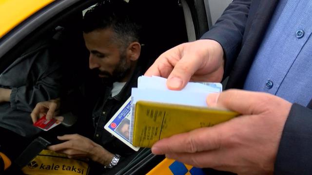 Oda Başkanı Eyüp Aksu sokağa inip taksileri denetledi, taksicilerin tepkisi sert oldu: Herkes işini yapsın