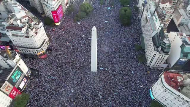 Dünya Kupası, Arjantin'e çok yakıştı! Tarih kitaplarında yerini alacak şampiyonluk kutlaması Dünya Kupası, Arjantin'e çok yakıştı! Tarih kitaplarında yerini alacak şampiyonluk kutlaması