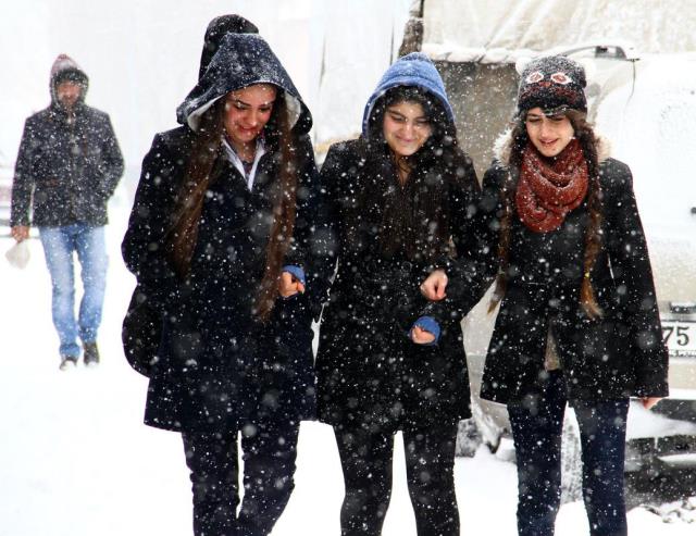 İstanbulluların beklediği büyük kar yağışı için tarih verildi! Hava aniden 12 derece soğuyacak