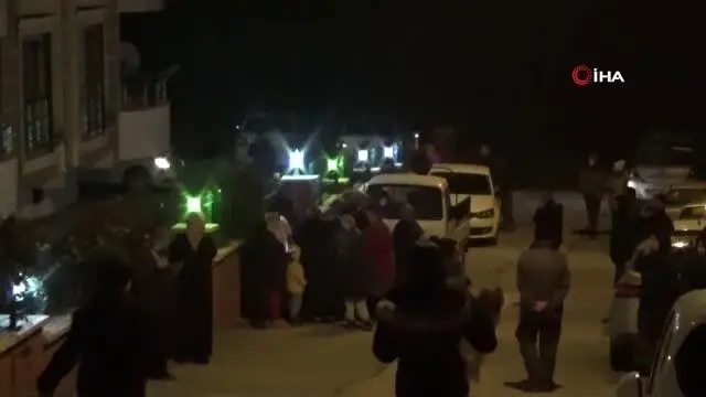 Hatay Kırıkhan'da vatandaşlar deprem korkusuyla geceyi sokakta geçirdi