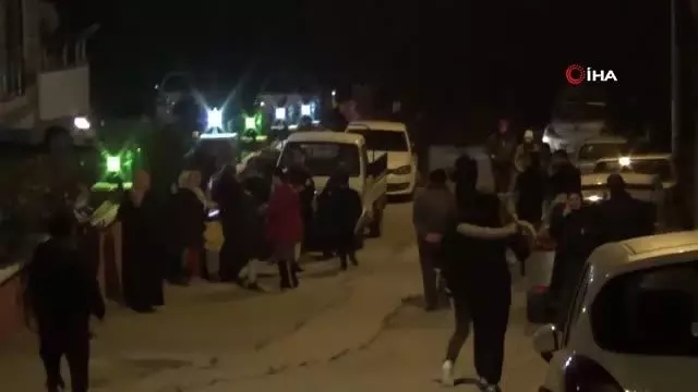 Hatay Kırıkhan'da vatandaşlar deprem korkusuyla geceyi sokakta geçirdi