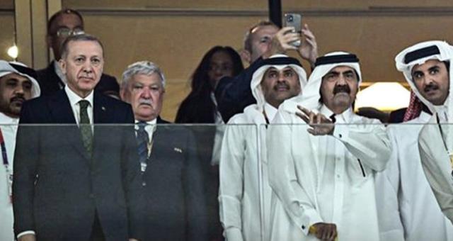 Tarihi finali evden izleyen Arjantin Devlet Başkanı sosyal medyanın dilinde