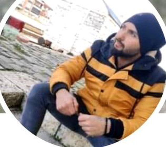 30 yaşındaki genç arkadaşıyla birlikte gittiği caminin tuvaletinde ölü bulundu