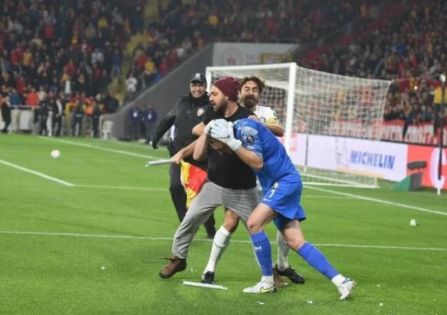 Altay kalecisi Ozan kafasına korner direği ile vuran taraftardan şikayetçi olmadı
