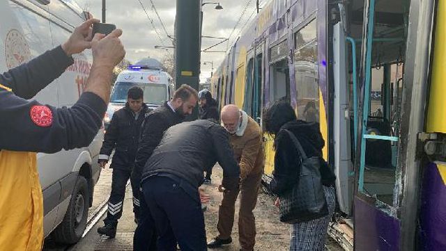 Kabataş'ta korku dolu anlar! Tramvay raydan çıktı, çok sayıda yaralı var