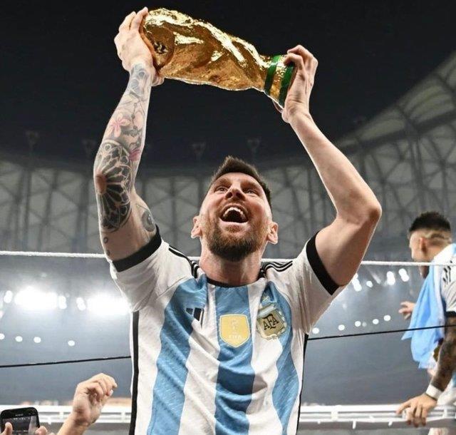 Messi rekorlara doymuyor! Ronaldo'nun ardından yumurtayı da geçti
