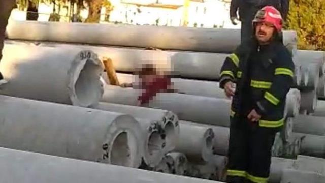 Oyun oynadığı beton direklerin arasına sıkışan 6 yaşındaki çocuk, feci şekilde hayatını kaybetti