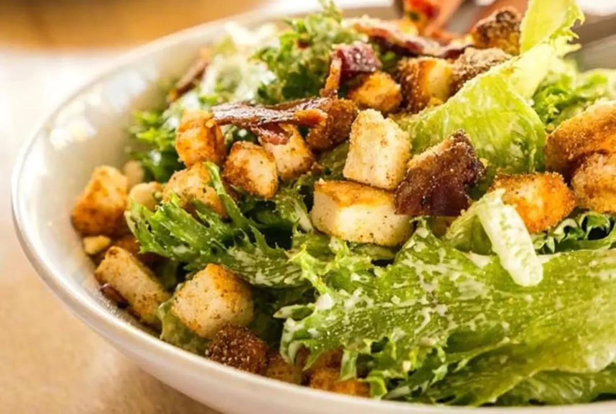 Tavuklu Sezar Salata nedir, nasıl yapılır? Masterchef Tavuklu Sezar Salata tarifi! Tavuklu Sezar Salata için gerekli malzemeler nelerdir?