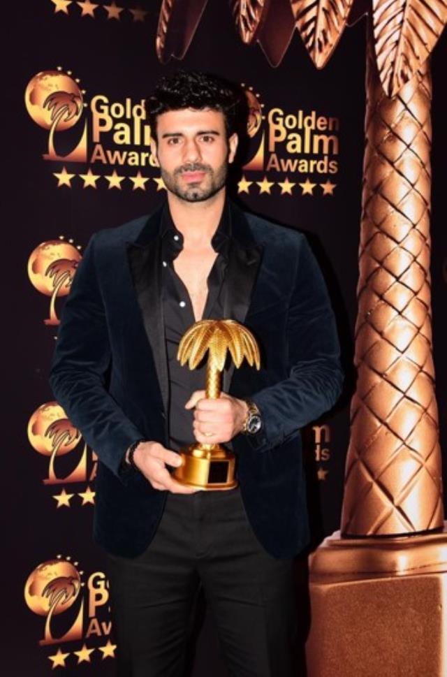 Canım Annem'in Ramo'su Emre Atılgan, Golden Palm Awards'ta 'Yılın Çıkış Yapan Erkek Oyuncusu' ödülünü aldı Canım Annem'in Ramo'su Emre Atılgan, Golden Palm Awards'ta 'Yılın Çıkış Yapan Erkek Oyuncusu' ödülünü aldı