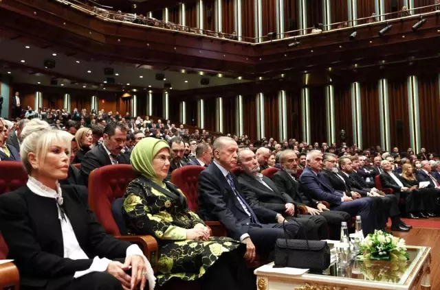 Cumhurbaşkanı Erdoğan: 'Türkiye'ye ve Türk kültürüne hizmet eden, katkı sunan herkesin başımızın üstünde yeri vardır'