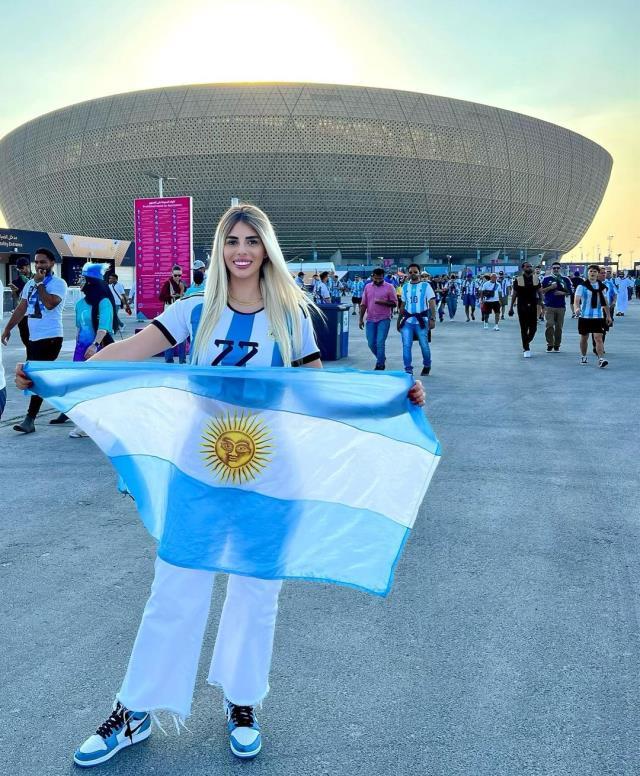 Dünya Kupası finalinde göğüslerini açan iki kadın taraftarın kim olduğu ortaya çıktı Dünya Kupası finalinde göğüslerini açan iki kadın taraftarın kim olduğu ortaya çıktı