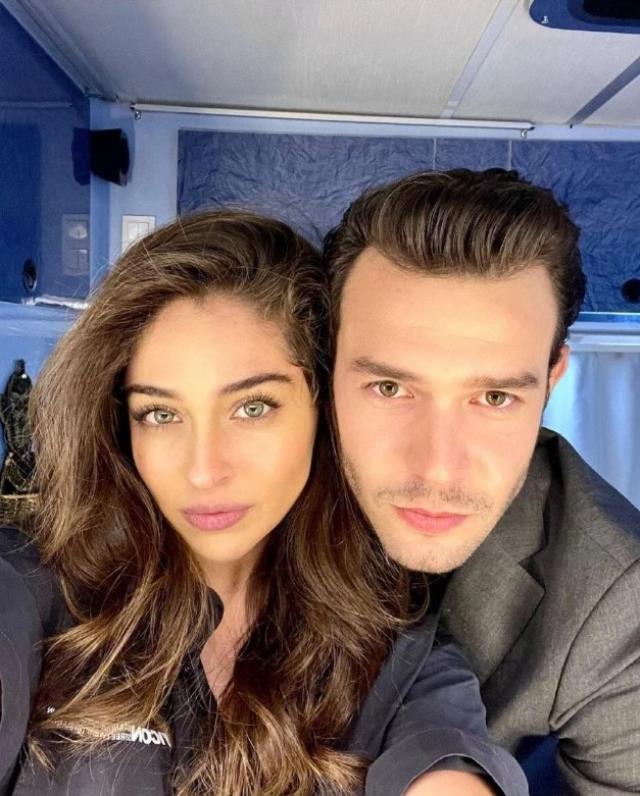 Eski aşıklar Cemre Baysel ile Aytaç Şaşmaz O Ses Yılbaşı'nda Eski aşıklar Cemre Baysel ile Aytaç Şaşmaz O Ses Yılbaşı'nda