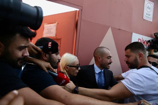 İmam hatiplilerle ilgili sözlerinden dolayı hapis yatan Gülşen yeniden hakim karşısında! Savunmasını duyanlar şikayetten vazgeçti