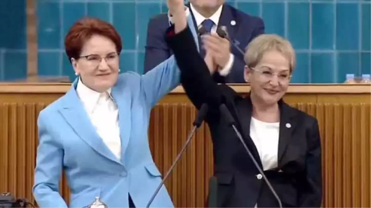 İYİ Parti'ye sürpriz katılım! Eski Devlet Bakanı Melda Bayer'e rozetini bizzat Akşener taktı