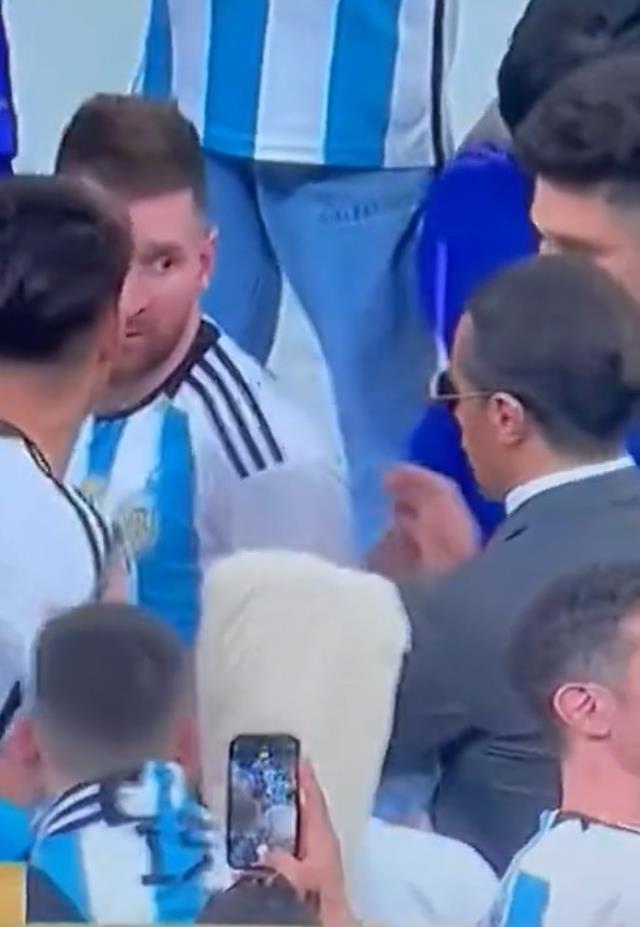 Nusret ne yaptı? Nusret Dünya Kupası olayı nedir? Nusret Messi olayı!