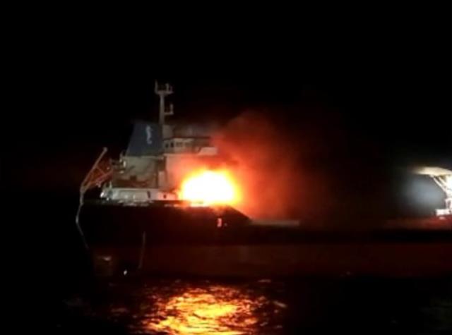 Son dakika: Sinop açıklarında 17 personelin bulunduğu kuru yük gemisinde yangın çıktı! Kaptanın hayatını kaybettiği değerlendiriliyor