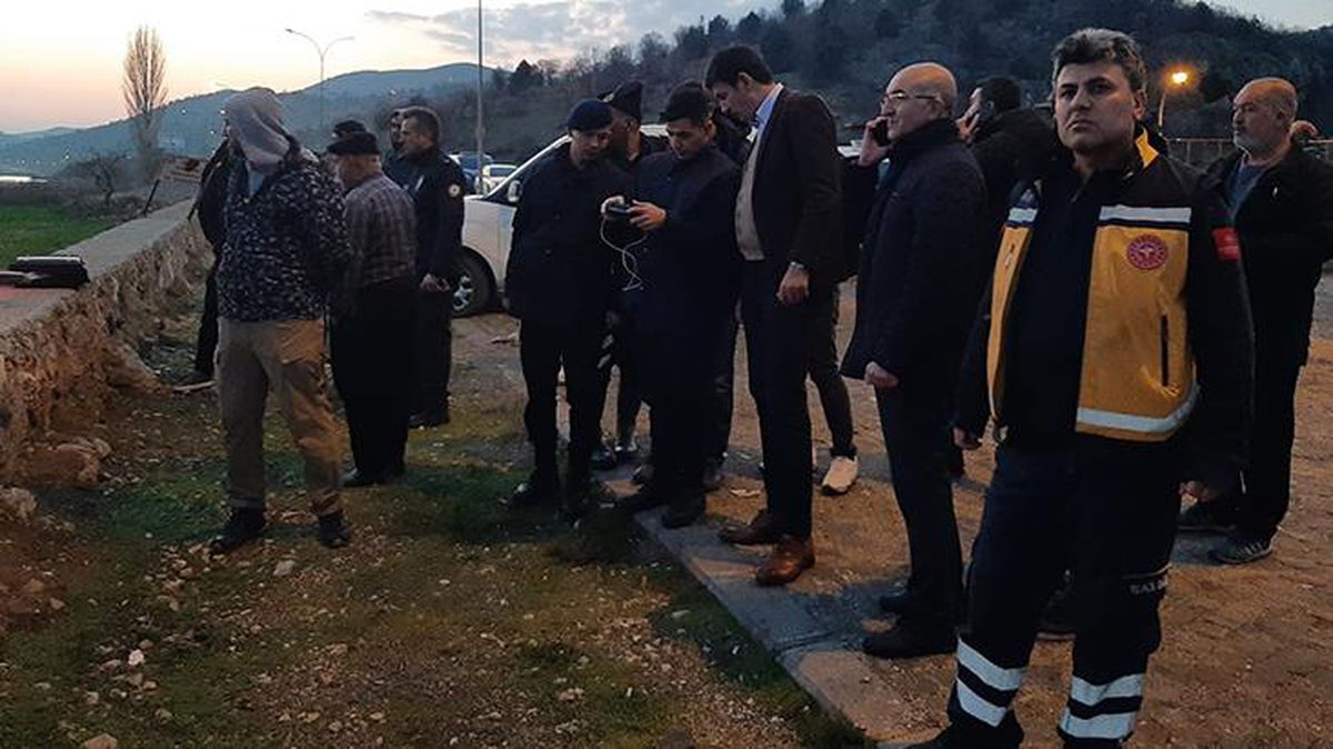 Adıyaman'da alabora olan tekneden suya düşen 3 kişiden biri ölü, biri kayıp