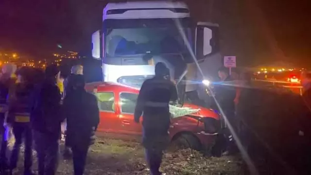 Hatay'da otomobille kamyon çarpıştı: 2 ölü