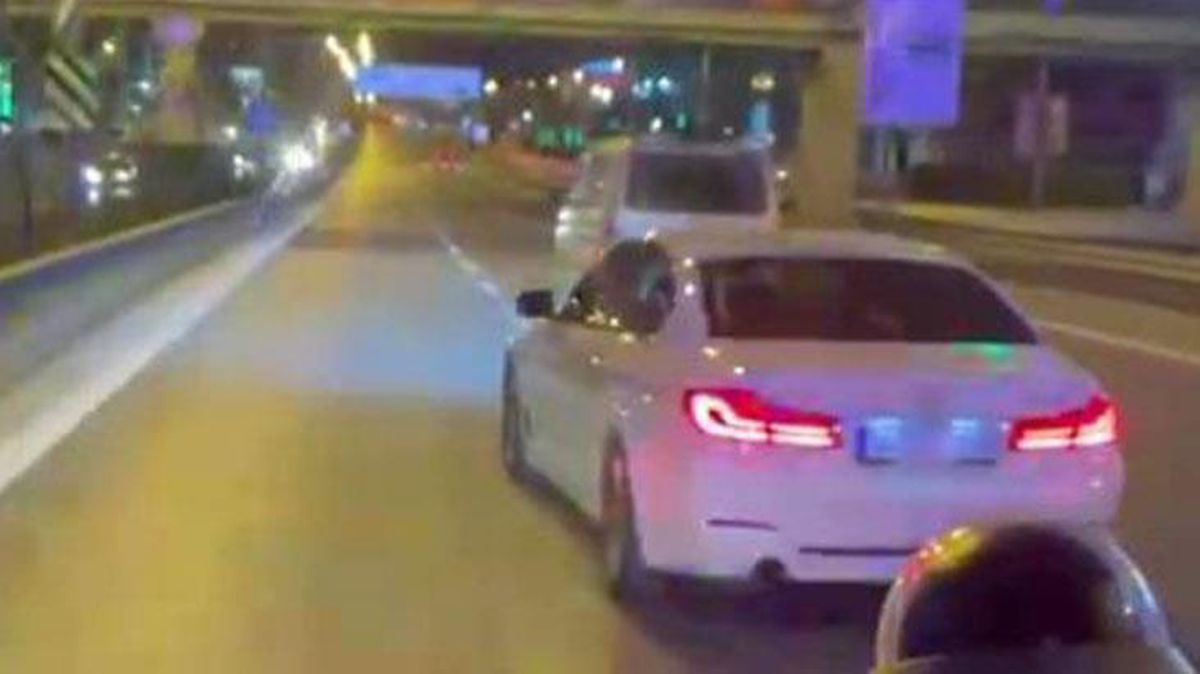 Maltepe'de bir araç hasta almaya giden ambulansın önünü keserek yol vermedi
