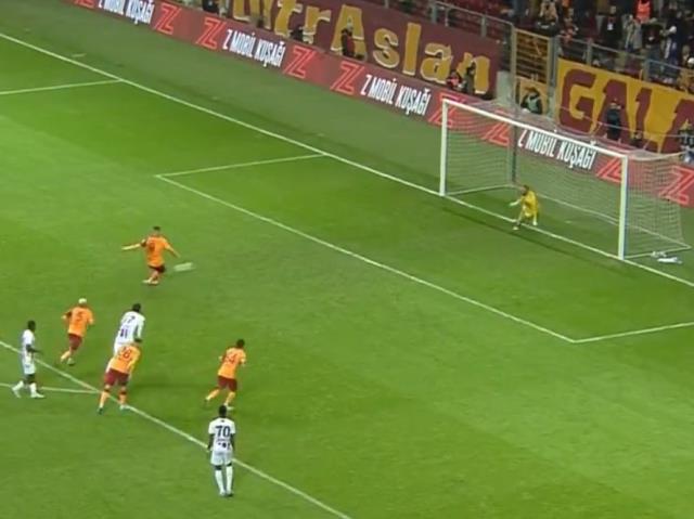 Seferovic artık çıldırttı! Keçiörengücü'ne karşı kaçırdığı penaltıyla taraftara saç baş yoldurdu