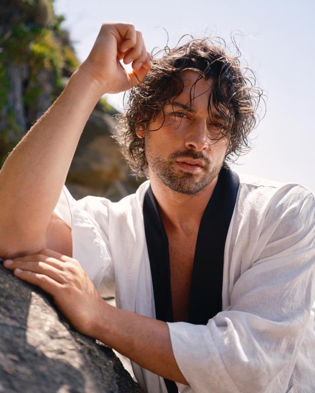 Aşk yaşadıkları konuşulan İlayda Alişan ve Alp Navruz, birbirini takip etmeye başladı Aşk yaşadıkları konuşulan İlayda Alişan ve Alp Navruz, birbirini takip etmeye başladı