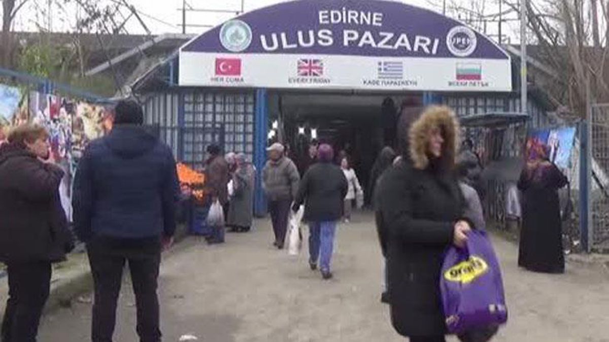 Bulgarlar Noel alışverişi için Edirne'ye akın etti, Esnaf: Sandık sandık götürüyorlar, bizim vatandaşımız fiyat sorup gidiyor