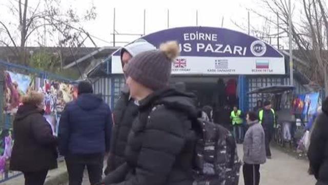 Bulgarlar Noel alışverişi için Edirne'ye akın etti, Esnaf: Sandık sandık götürüyorlar, bizim vatandaşımız fiyat sorup gidiyor