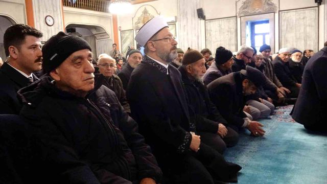Diyanet İşleri Başkanı Ali Erbaş'tan cuma hutbesinde yılbaşı vurgusu Diyanet İşleri Başkanı Ali Erbaş'tan cuma hutbesinde yılbaşı vurgusu