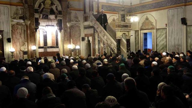 Diyanet İşleri Başkanı Ali Erbaş'tan cuma hutbesinde yılbaşı vurgusu Diyanet İşleri Başkanı Ali Erbaş'tan cuma hutbesinde yılbaşı vurgusu