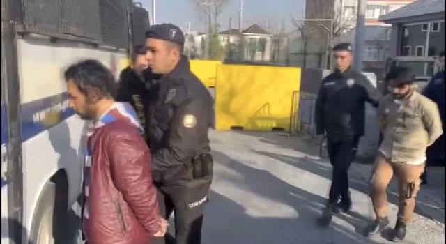 Esenyurt'ta borç meselesi yüzünden eve çağırdıkları genci 8 kişi döverek öldürdü Esenyurt'ta borç meselesi yüzünden eve çağırdıkları genci 8 kişi döverek öldürdü