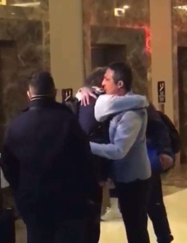 Ali Koç uğurlu yeleğiyle takımı böyle yolcu etti! Jorge Jesus'a sımsıkı sarıldı