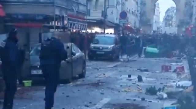 Demirtaş, Paris'teki saldırı sonrası Macron'u etiketleyip paylaşım yaptı Demirtaş, Paris'teki saldırı sonrası Macron'u etiketleyip paylaşım yaptı