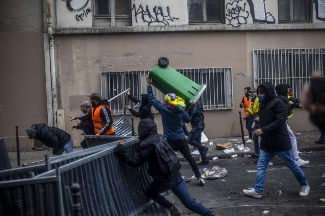 Fransa'dan protestoları daha da körükleyecek karar