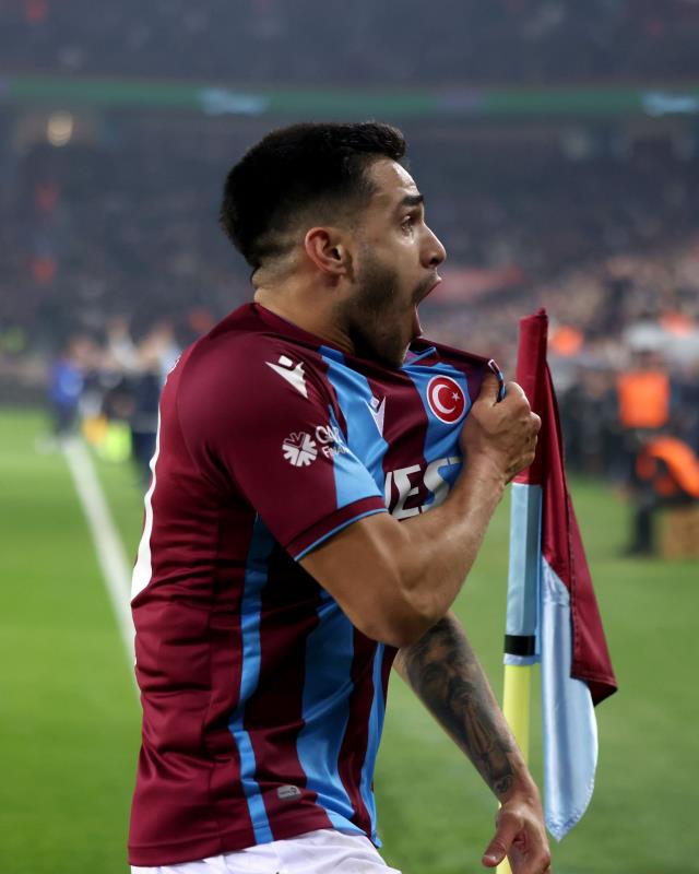 Son Dakika: Spor Toto Süper Lig'in 15. haftasındaki derbide Trabzonspor, Fenerbahçe'yi 2-0'lık skorla mağlup etti