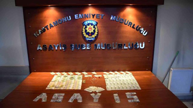 Yaşlı çifti 750 bin lira dolandıran şüpheliden pişkin açıklama: 'Her zaman sahnedeyiz' Yaşlı çifti 750 bin lira dolandıran şüpheliden pişkin açıklama: 'Her zaman sahnedeyiz'
