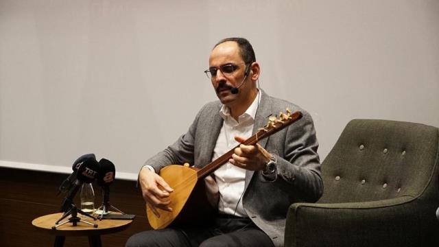 Cumhurbaşkanlığı Sözcüsü İbrahim Kalın, gençlerle buluşmasında türkü söyledi