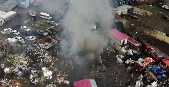 Maltepe'de geri dönüşüm tesisinde işçilerin kaldığı konteynerlerde yangın çıktı