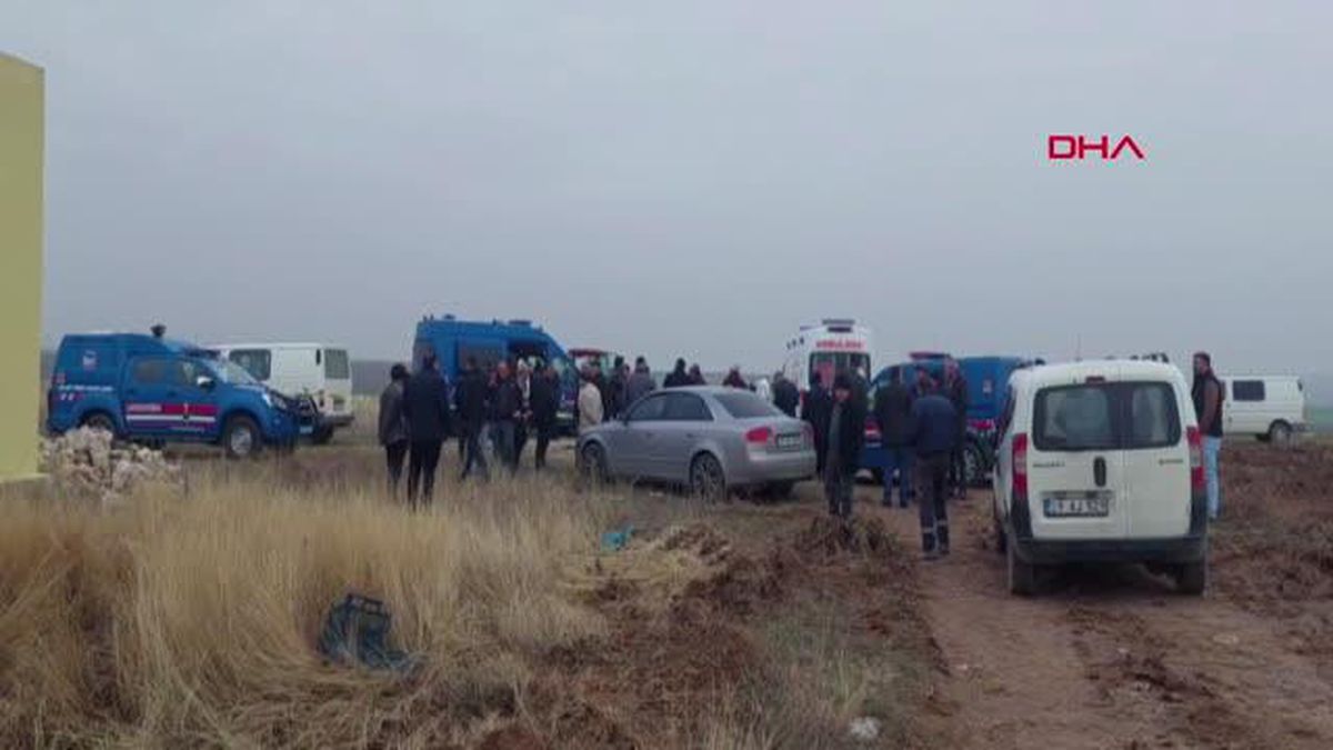 Muhtar tarlasını sürerken av tüfeğiyle vurularak öldürüldü