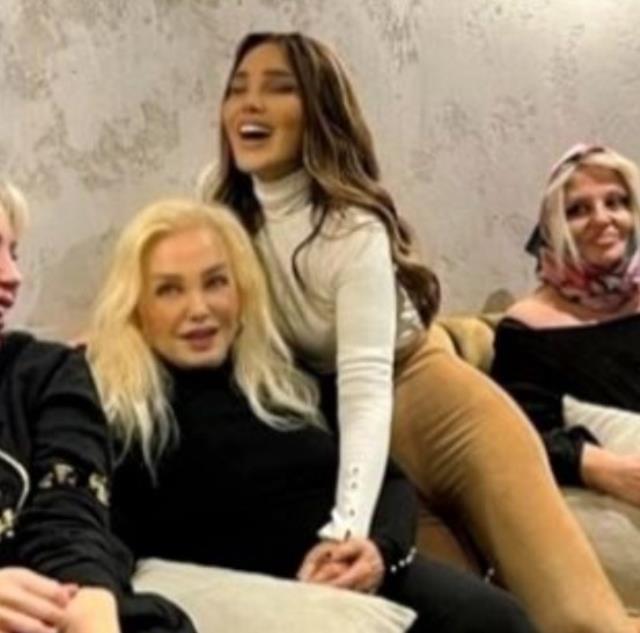 Seren Serengil, annesiyle küs olduğu iddialarına noktayı koydu! Paylaştığı fotoğraf bomba Seren Serengil, annesiyle küs olduğu iddialarına noktayı koydu! Paylaştığı fotoğraf bomba