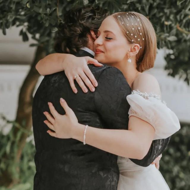 2 ay önce nikah masasına oturan Ufuk Beydemir ve İpek Filiz Yazıcı, düğün yaptı