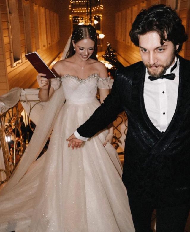 2 ay önce nikah masasına oturan Ufuk Beydemir ve İpek Filiz Yazıcı, düğün yaptı