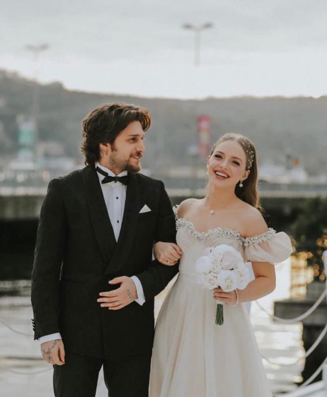 2 ay önce nikah masasına oturan Ufuk Beydemir ve İpek Filiz Yazıcı, düğün yaptı