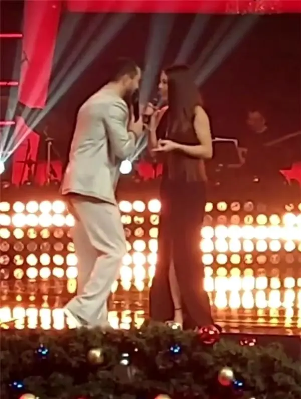 Ayça Ayşin Turan ile Murat Boz'un Romantik Anları Ayça Ayşin Turan ile Murat Boz'un Romantik Anları