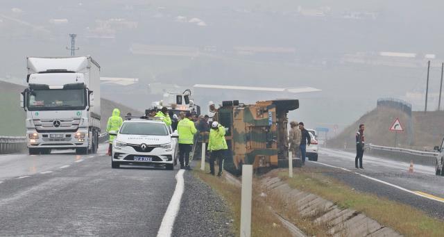 Diyarbakır'da zırhlı askeri araç devrildi: 6 asker yaralandı